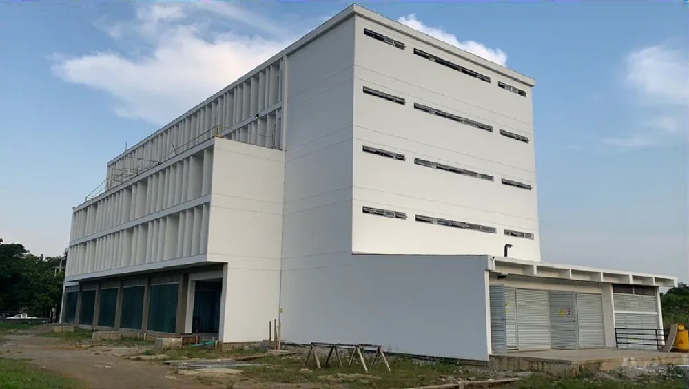 Edificio de ciencias de la computación presentado en el portafolio